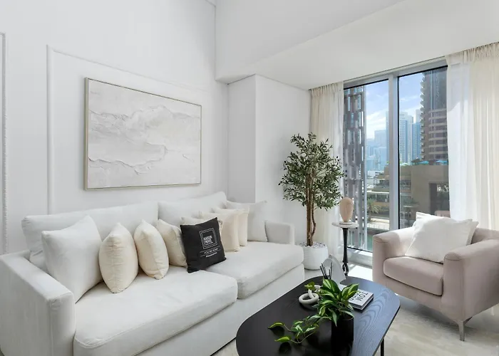 Maison Privee - Sleek Stay In Dubai Marina Famous Twisting Tower