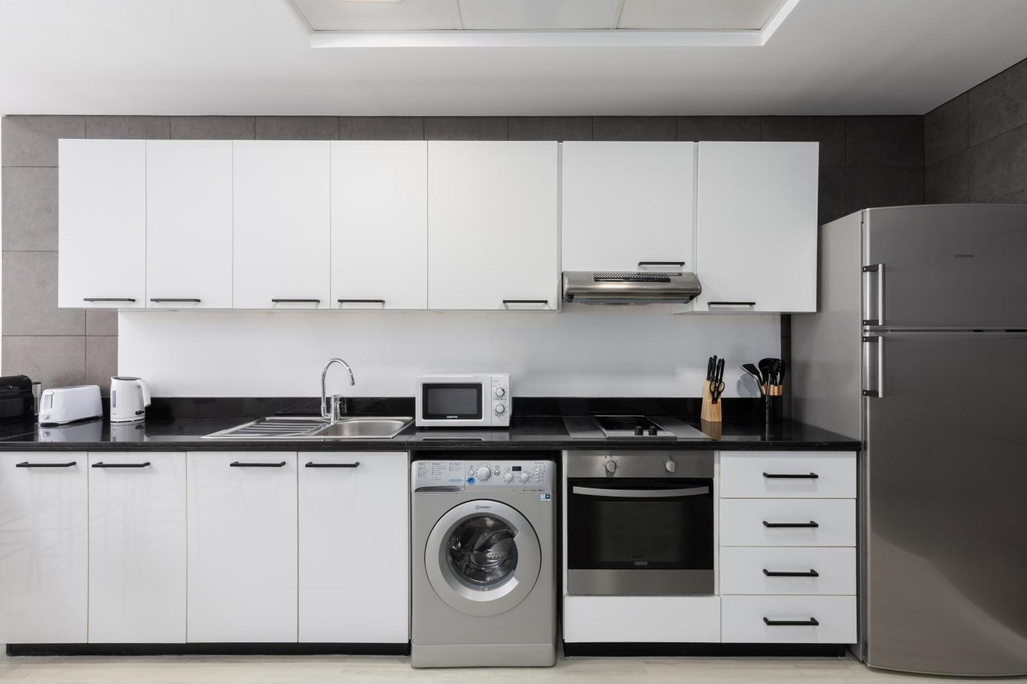 Maison Privee - Sleek In Marina Famous Twisting Tower Apartment Dubai