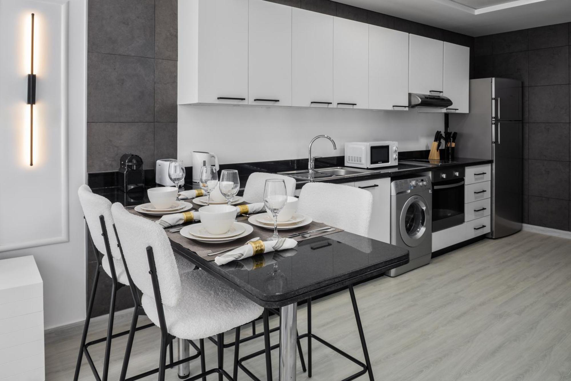Maison Privee - Sleek In Marina Famous Twisting Tower